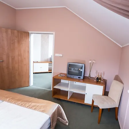 Boutique Sopianae فندق بيتْش