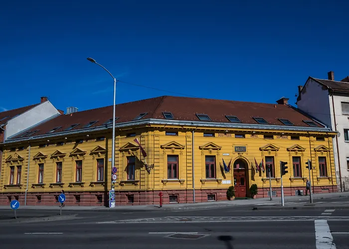 索皮阿娜精品酒店 3* 佩奇